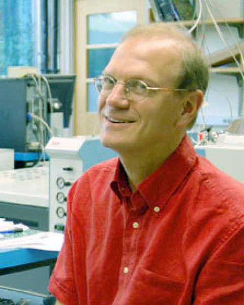 A headshot of Erik Hobbie, research professor in the Earth Systems Research Center.