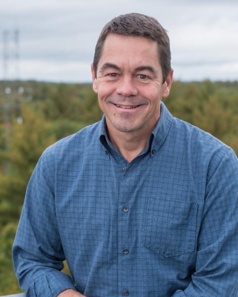Color headshot of Scott Ollinger, PROFESSOR and ESRC DIRECTOR for EOS Earth Systems Research Center.