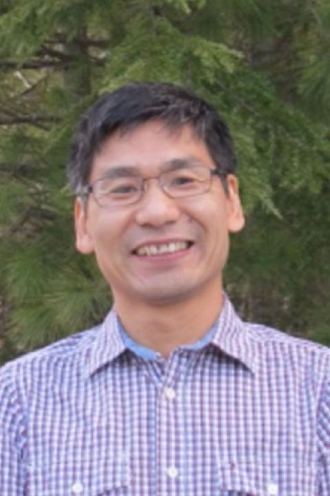 A headshot of Zaixing Zhou, a research scientist in the Earth Systems Research Center.